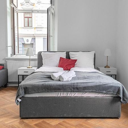 וינה Classy 2Br Apt. W/ Exclusive Location Near Akh מראה חיצוני תמונה