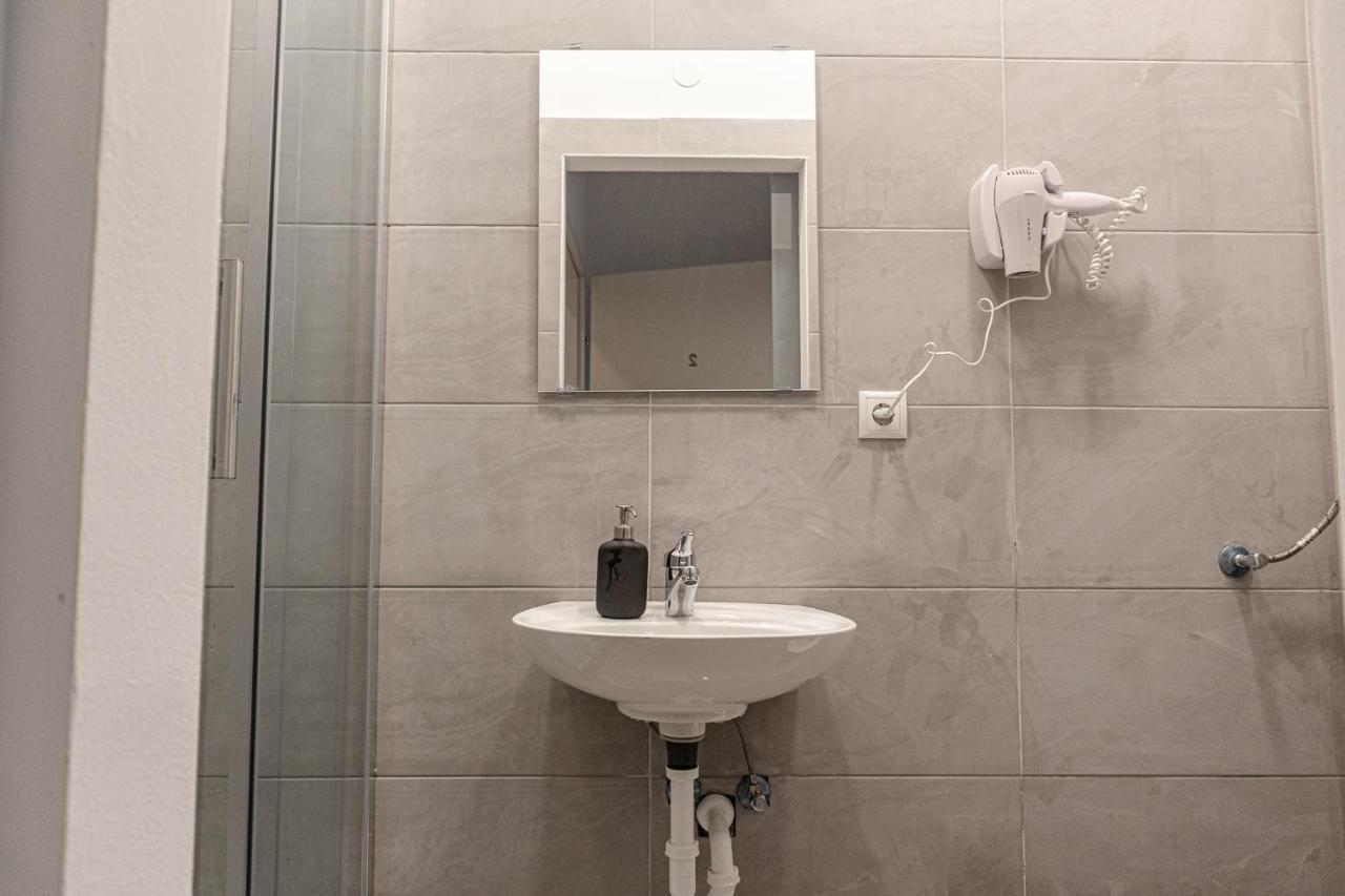 וינה Classy 2Br Apt. W/ Exclusive Location Near Akh מראה חיצוני תמונה