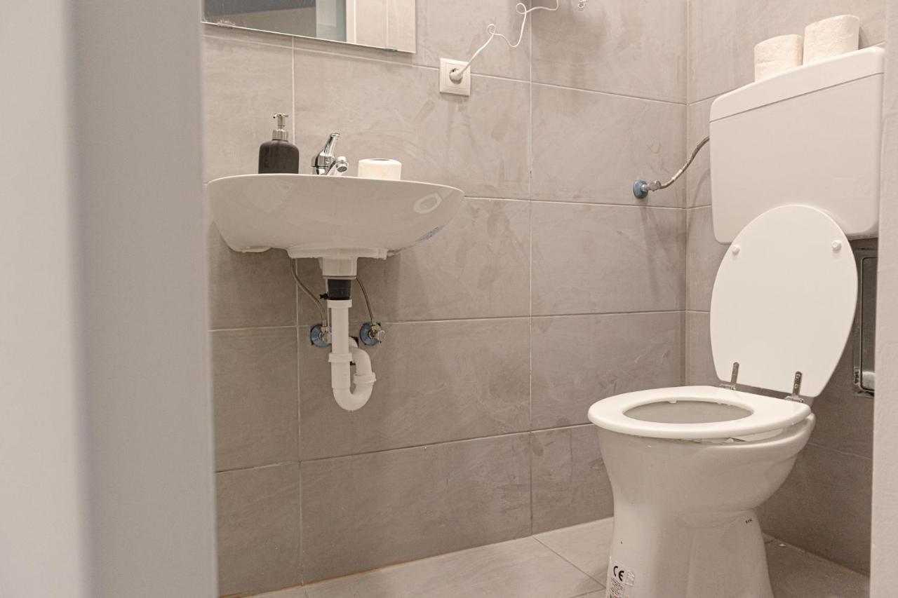 וינה Classy 2Br Apt. W/ Exclusive Location Near Akh מראה חיצוני תמונה