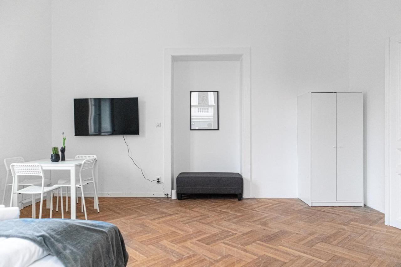 וינה Classy 2Br Apt. W/ Exclusive Location Near Akh מראה חיצוני תמונה