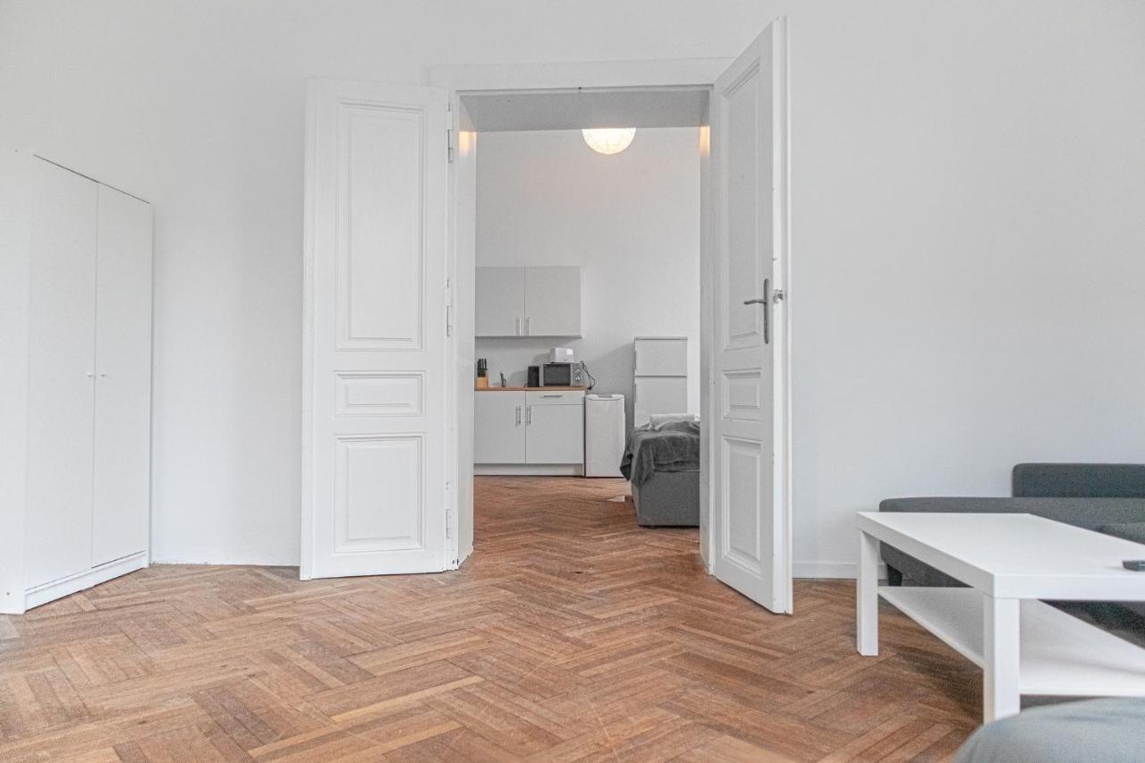 וינה Classy 2Br Apt. W/ Exclusive Location Near Akh מראה חיצוני תמונה